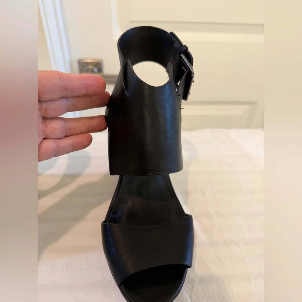 NWOT - Bull Boxer Black Wedge Sandals with Buckle Strap - Picture 4 of 12